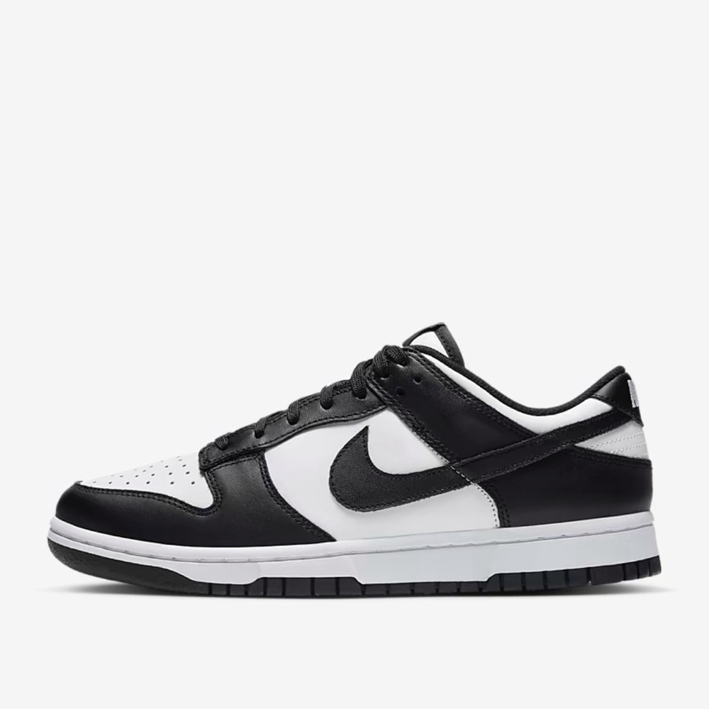 Brand New Nike Panda Dunks W/Box Just in time for Christmas!